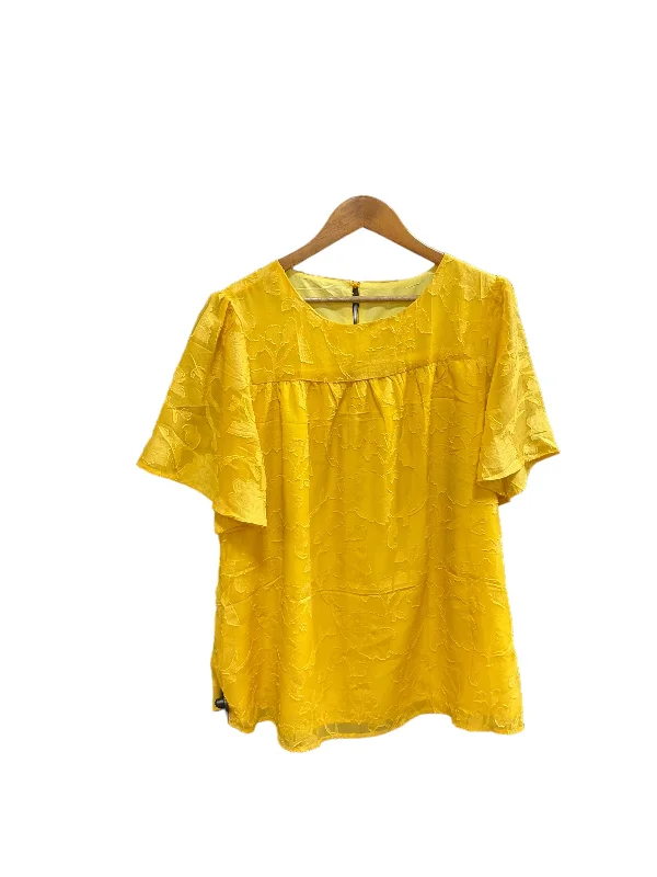 women's T-shirts with distressed finishesYellow Top Short Sleeve Clothes Mentor, Size Xl